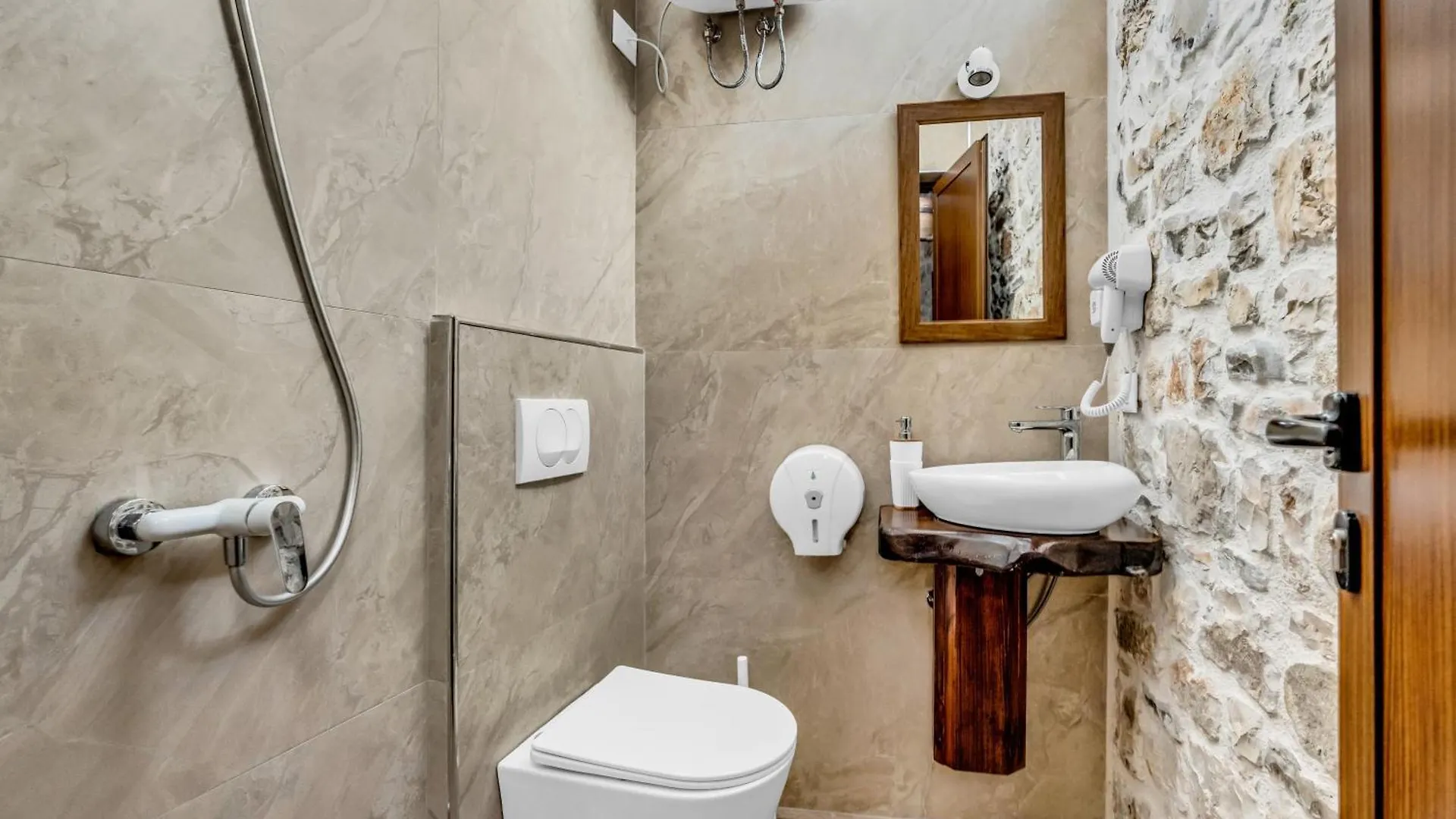 Hotel Bohem Berat 4*,