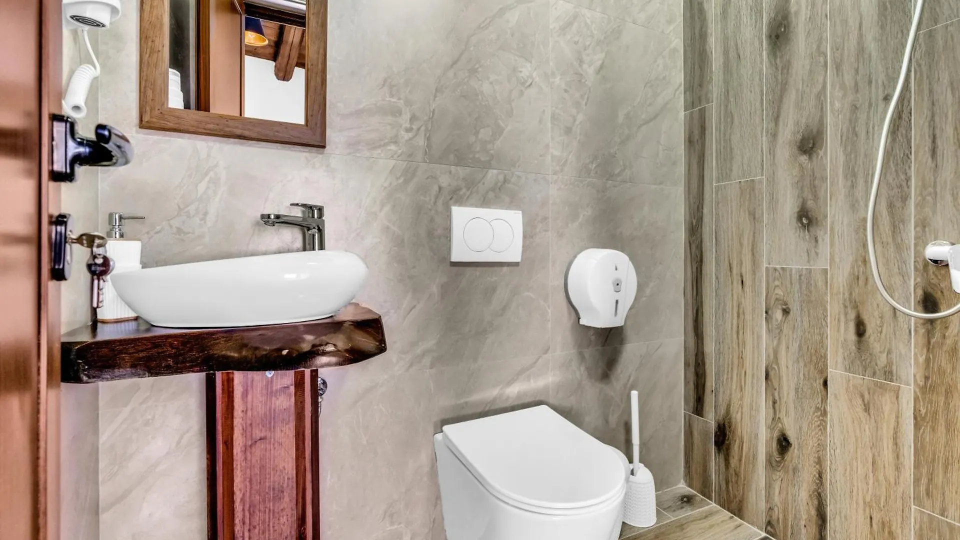 Hotel Bohem Berat 4*,  Albanië