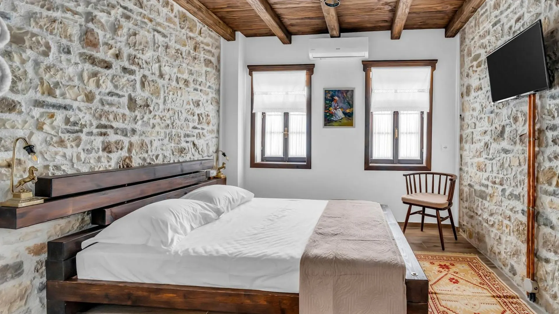 Hotel Bohem بيرات