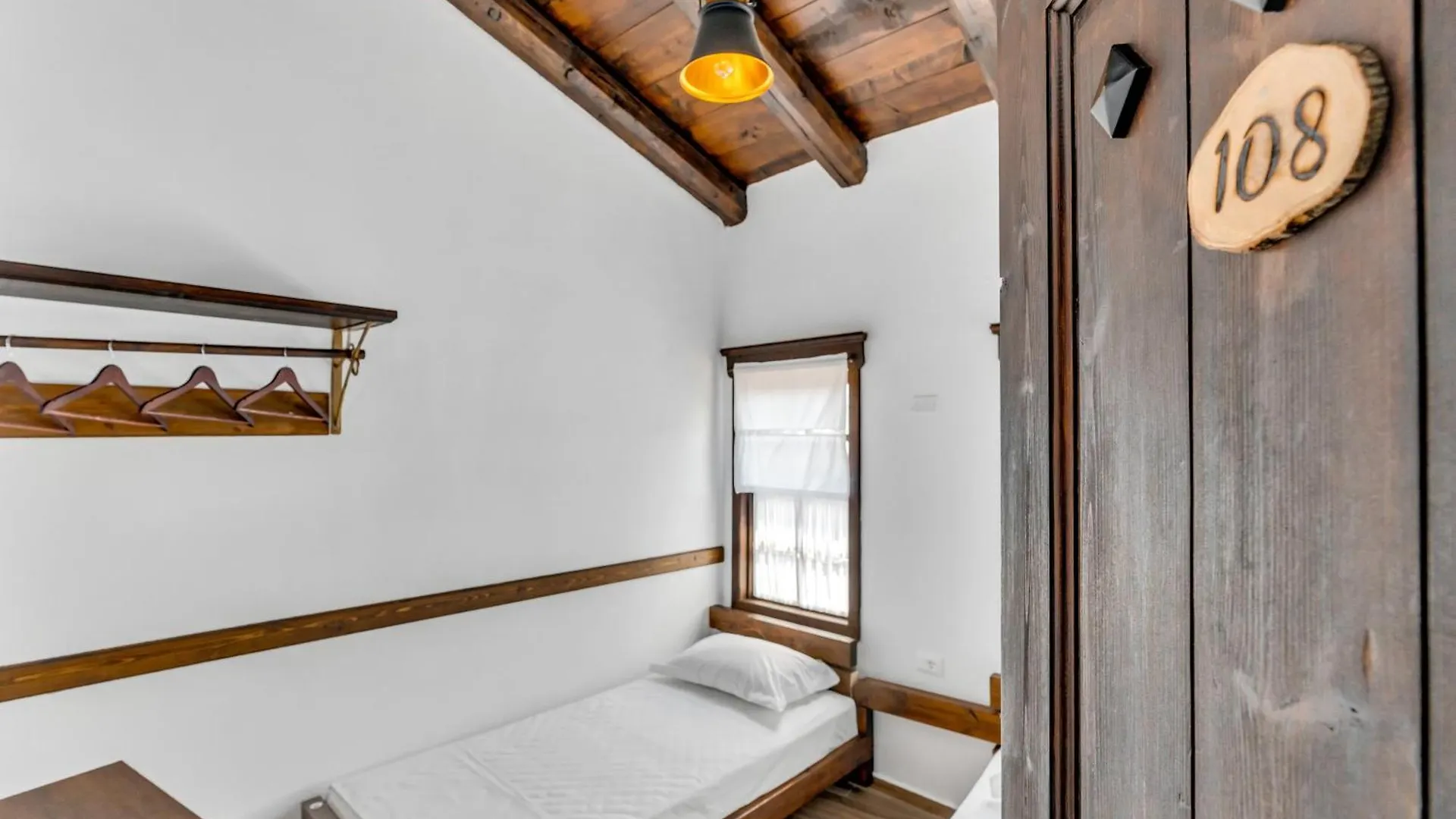 Hotel Bohem بيرات