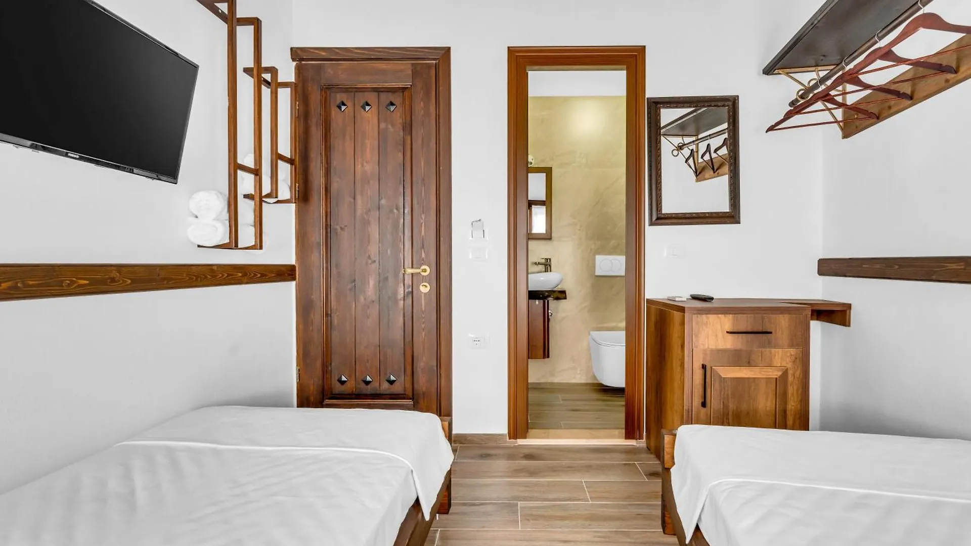 Hotel Bohem بيرات
