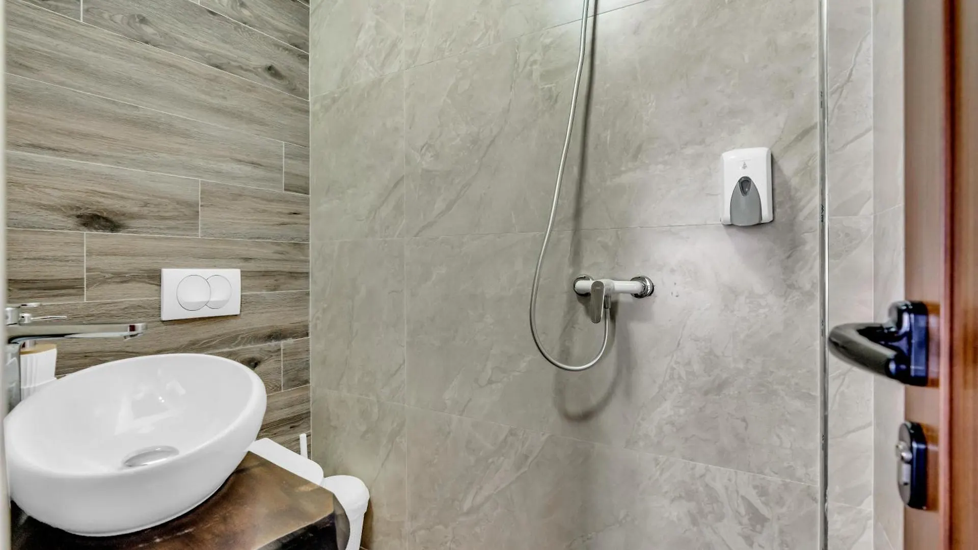 Hotel Bohem بيرات
