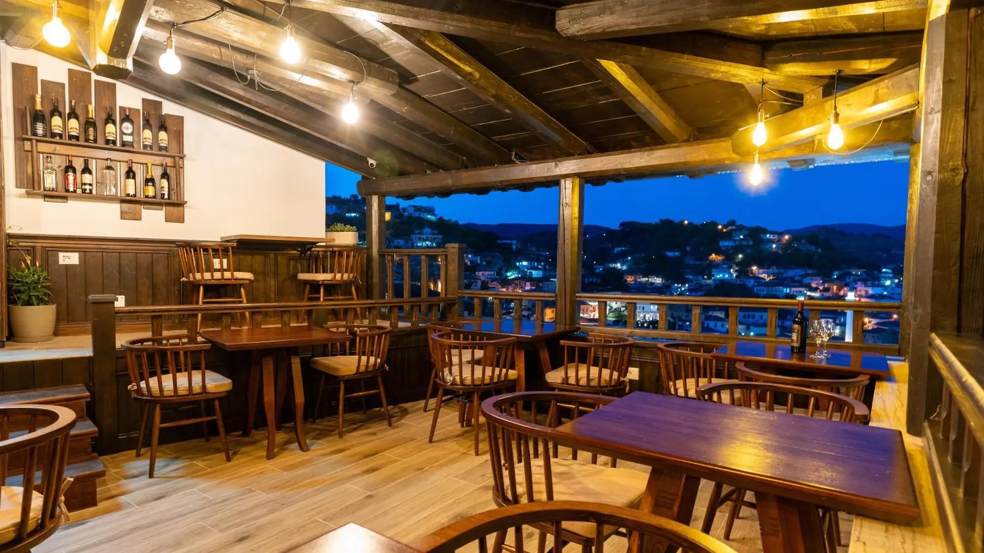 Hotel Bohem بيرات
